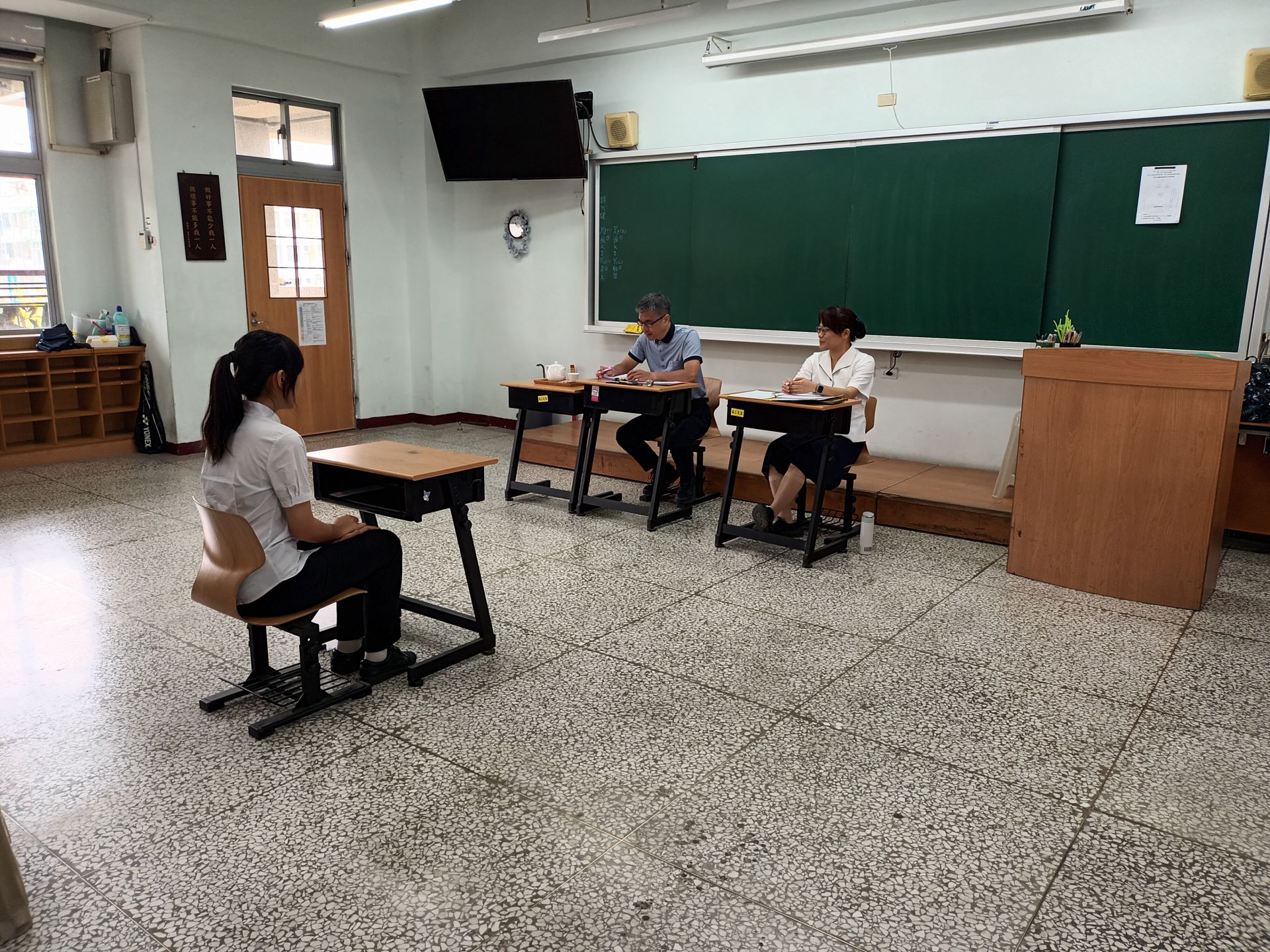 學生在模擬面談活動中侃侃而談,展現自我。