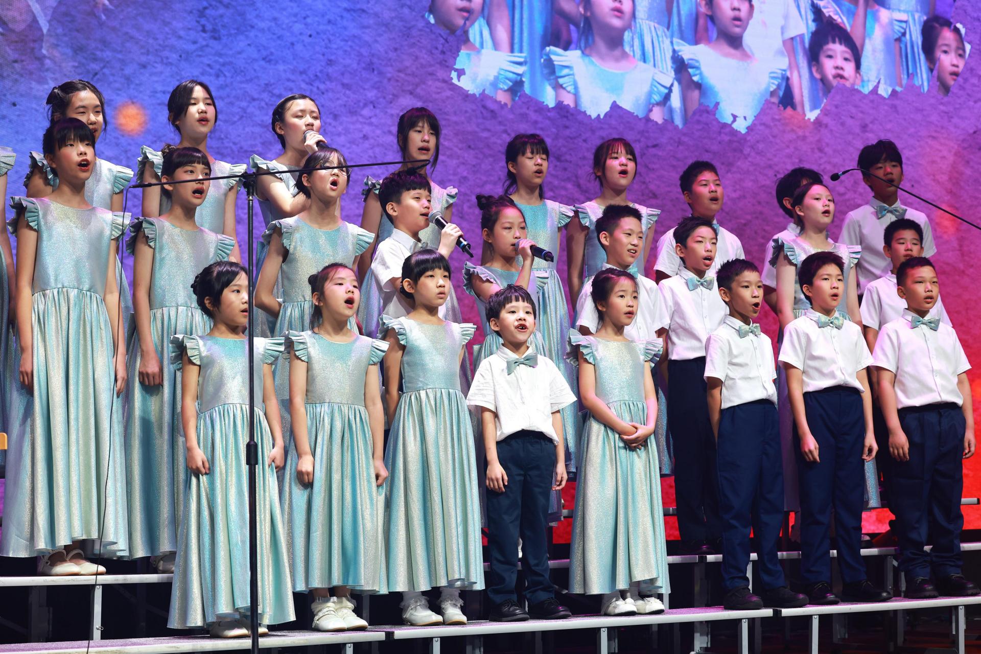 SHEKINAH KIDS兒童牧區帶來合唱與街舞演出,透過歌聲與舞蹈傳遞對母親的愛與感謝。