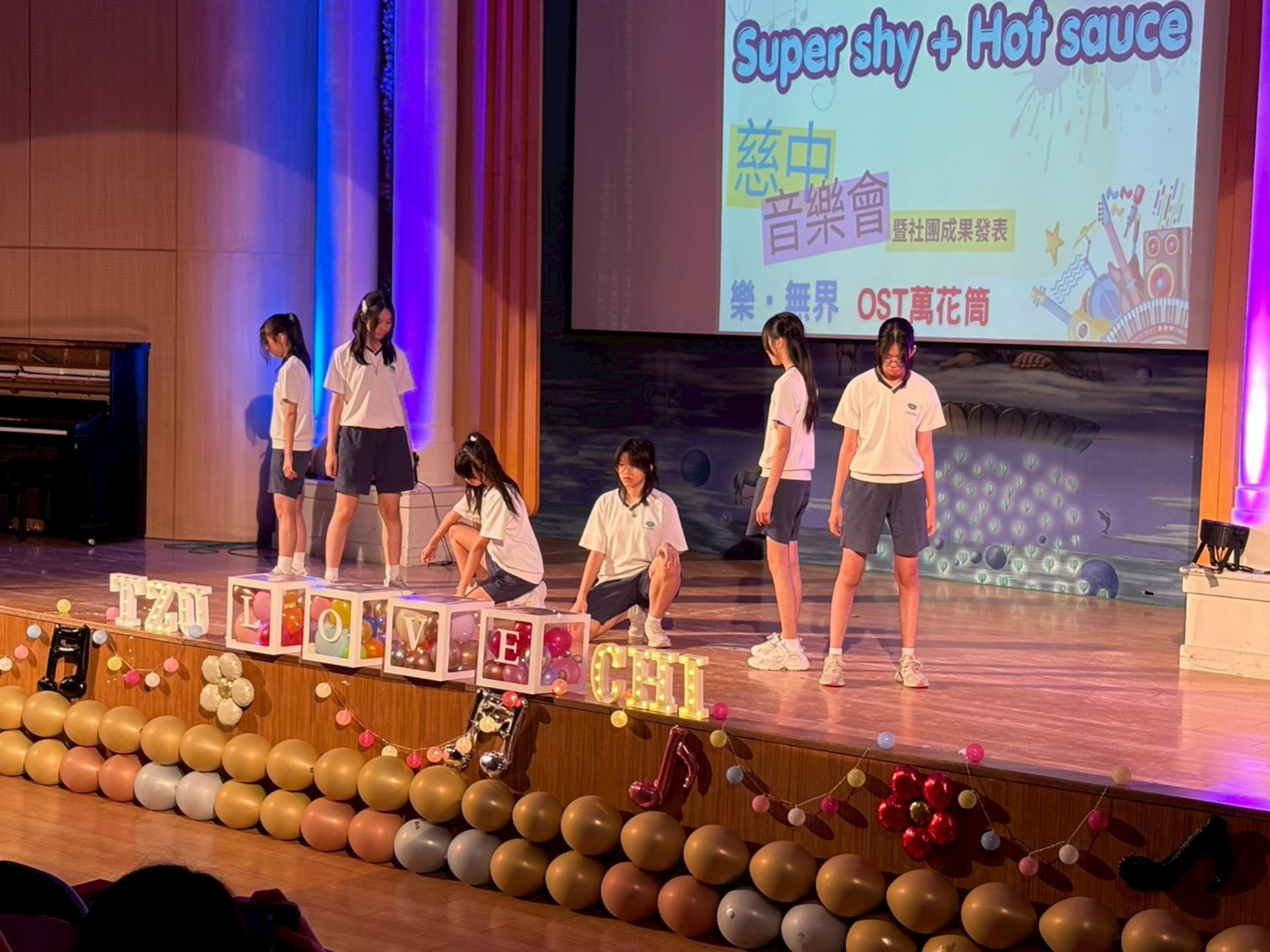 國一與國二同學帶來熱力十足的舞蹈表演。