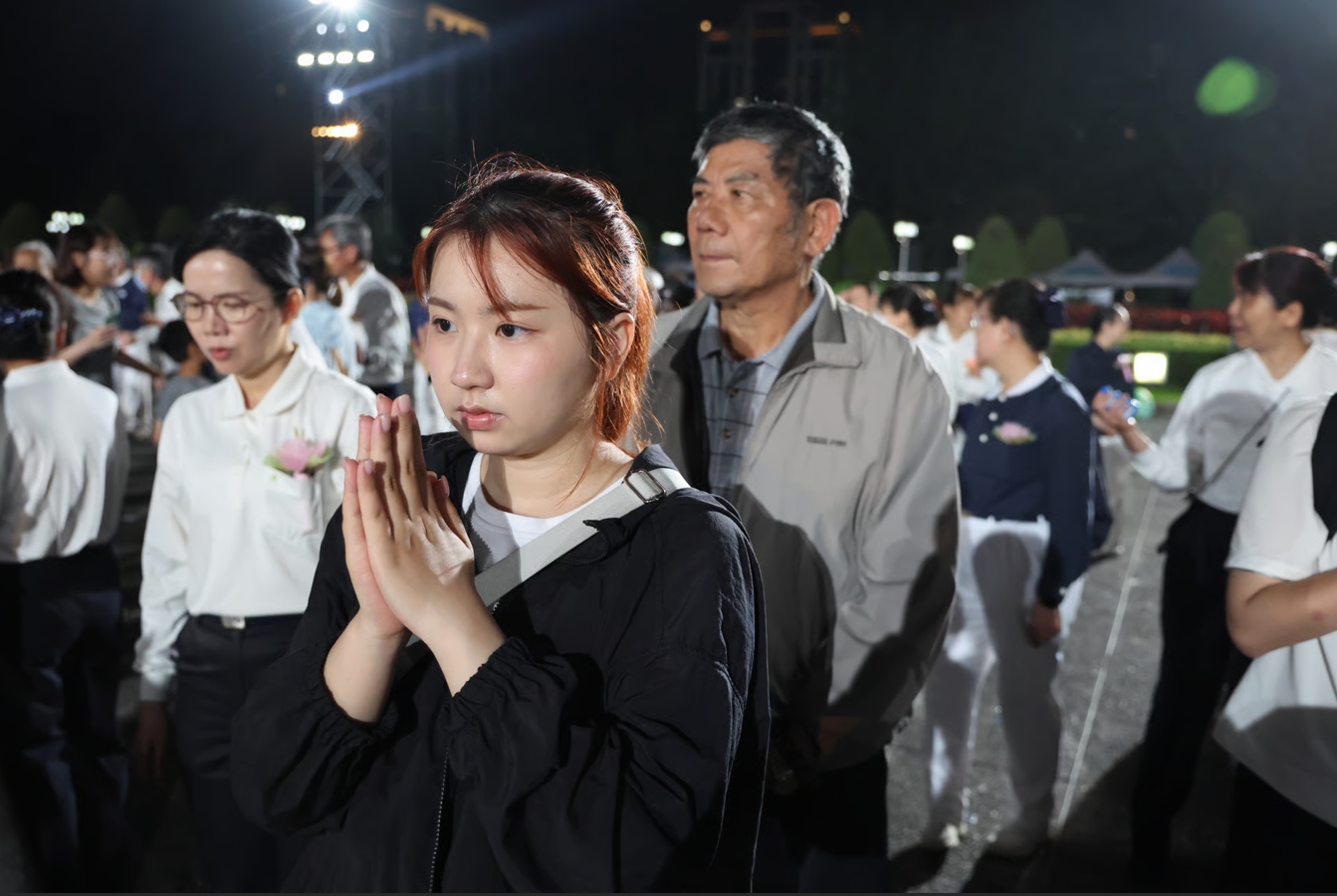 這份「意外的驚喜」，讓她有機會近距離感受萬人齊聚、屏氣凝神的莊嚴氣氛。