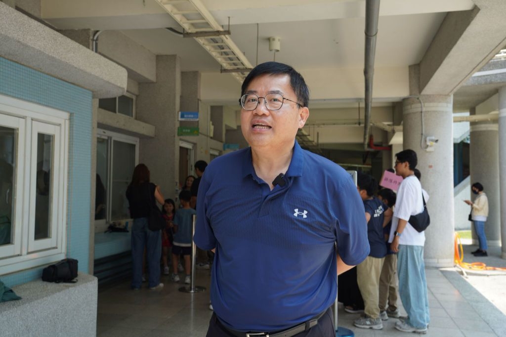 洪楠傑輔導主任看了很高興,他表示學生會勇敢提問,表示對這議題相當感興趣,節能減碳其實在課堂上也會有提到,在生活中怎麼身體力行,這是個很重要的觀念。