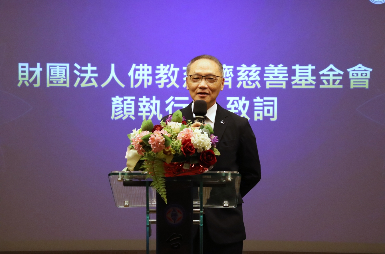 慈濟基金會執行長顏博文表示,慈濟則是「第一線的後盾、第二線的先鋒」,提供災民物質與心靈的撫慰。