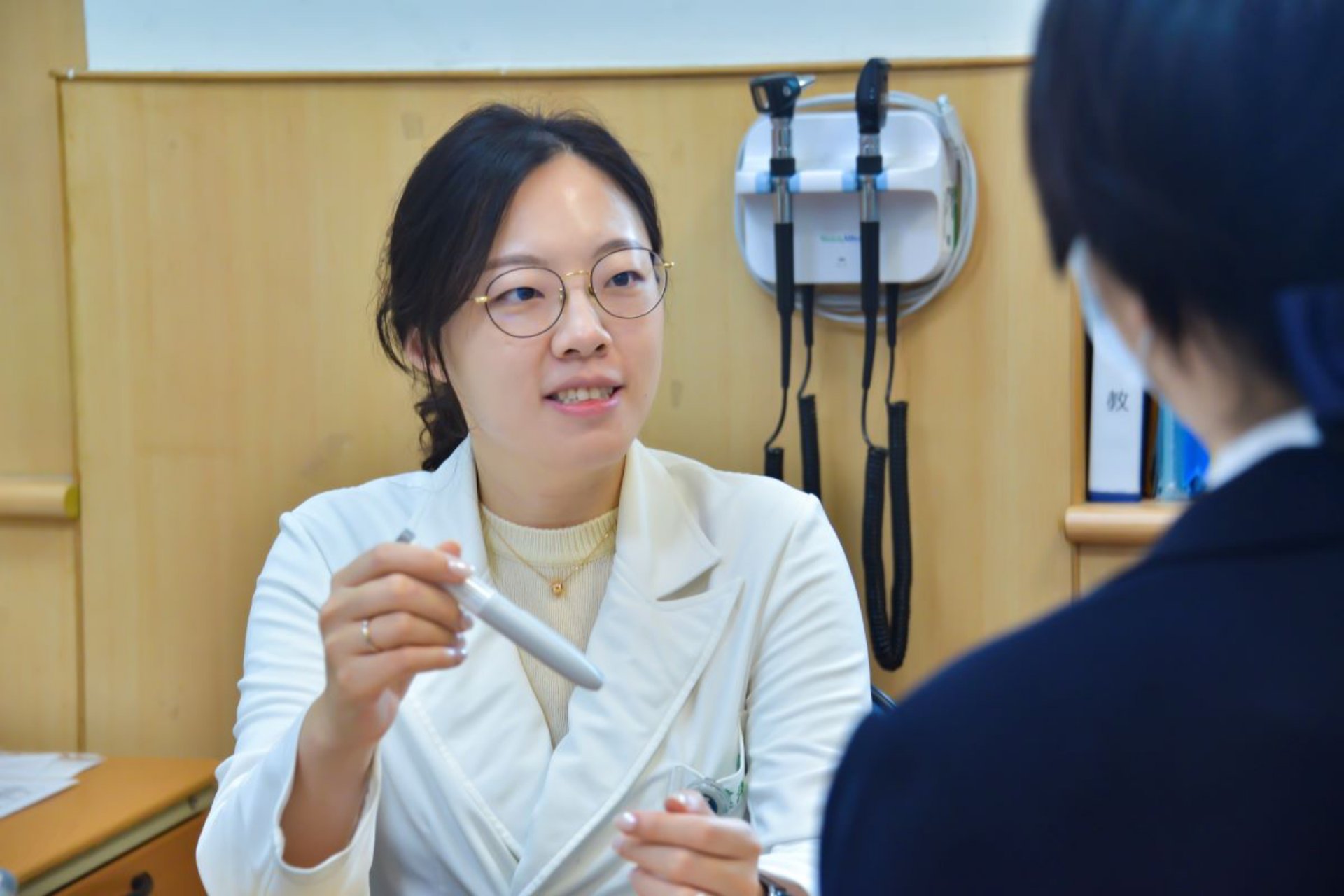 夏遠萍醫師看診示意照。