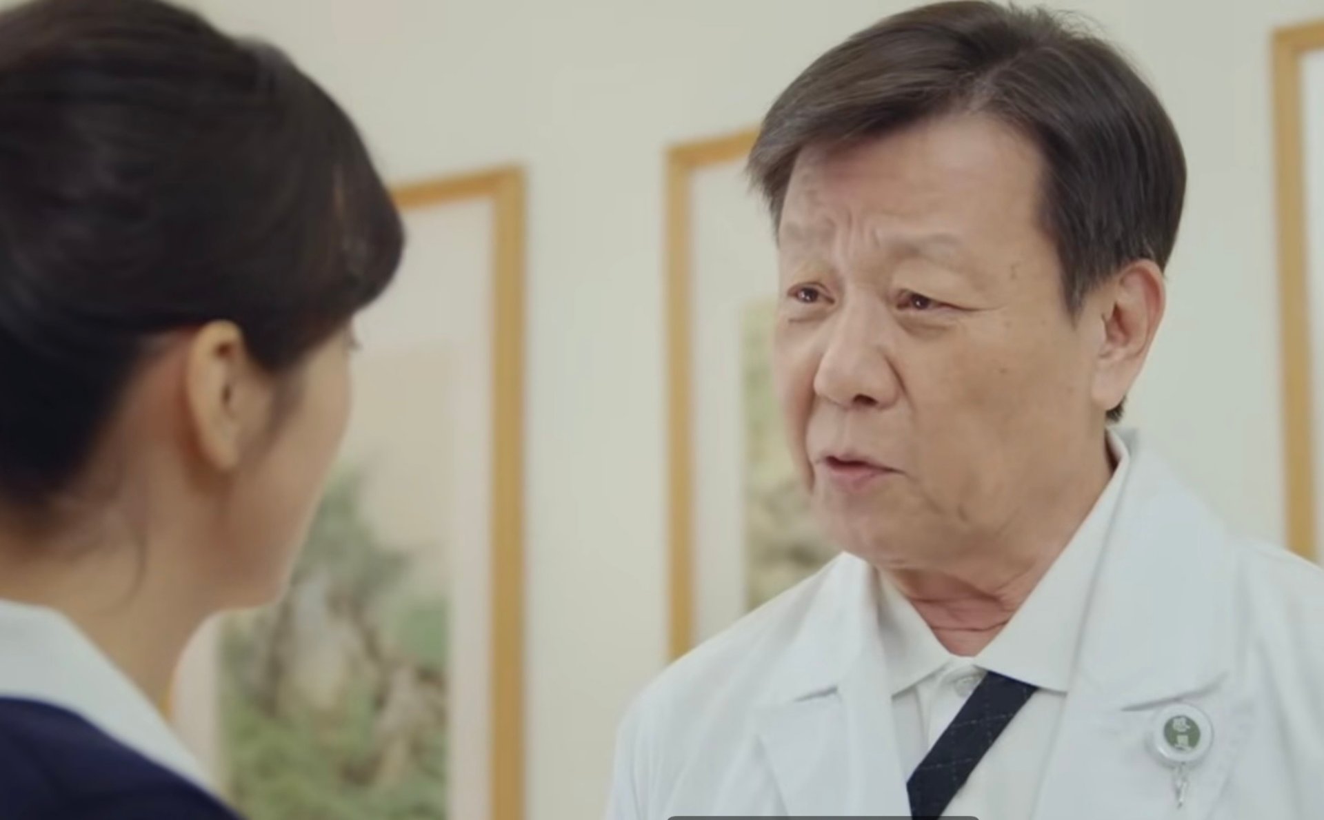 曹爸(寇世勳飾)親自走入山區家訪,希望更深入了解失智家庭的真實需求。