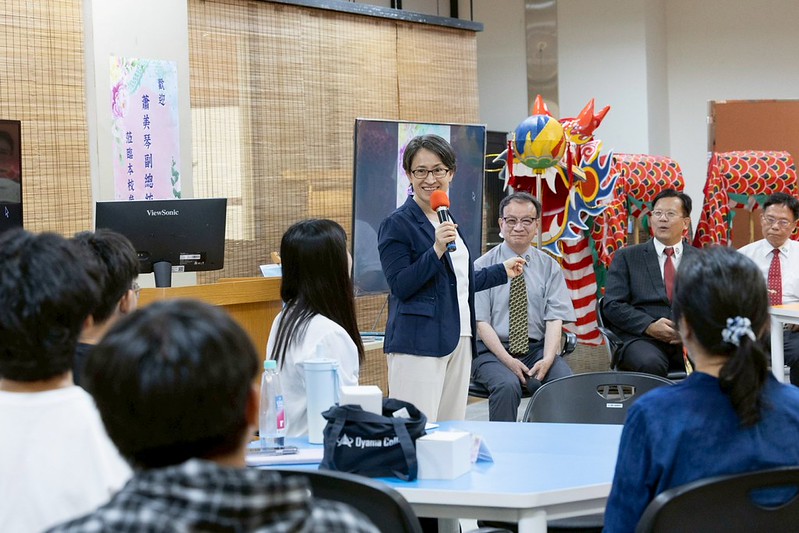 副總統與學生進行意見交流
