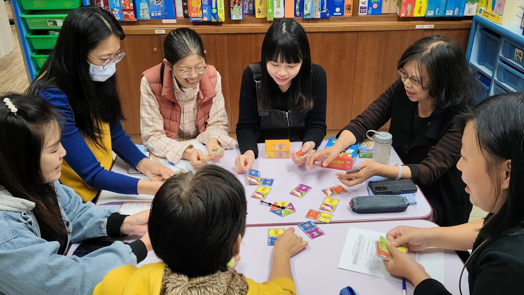 金門縣立金城幼兒園社群成員共同發想市售桌遊的差異化教學方式。