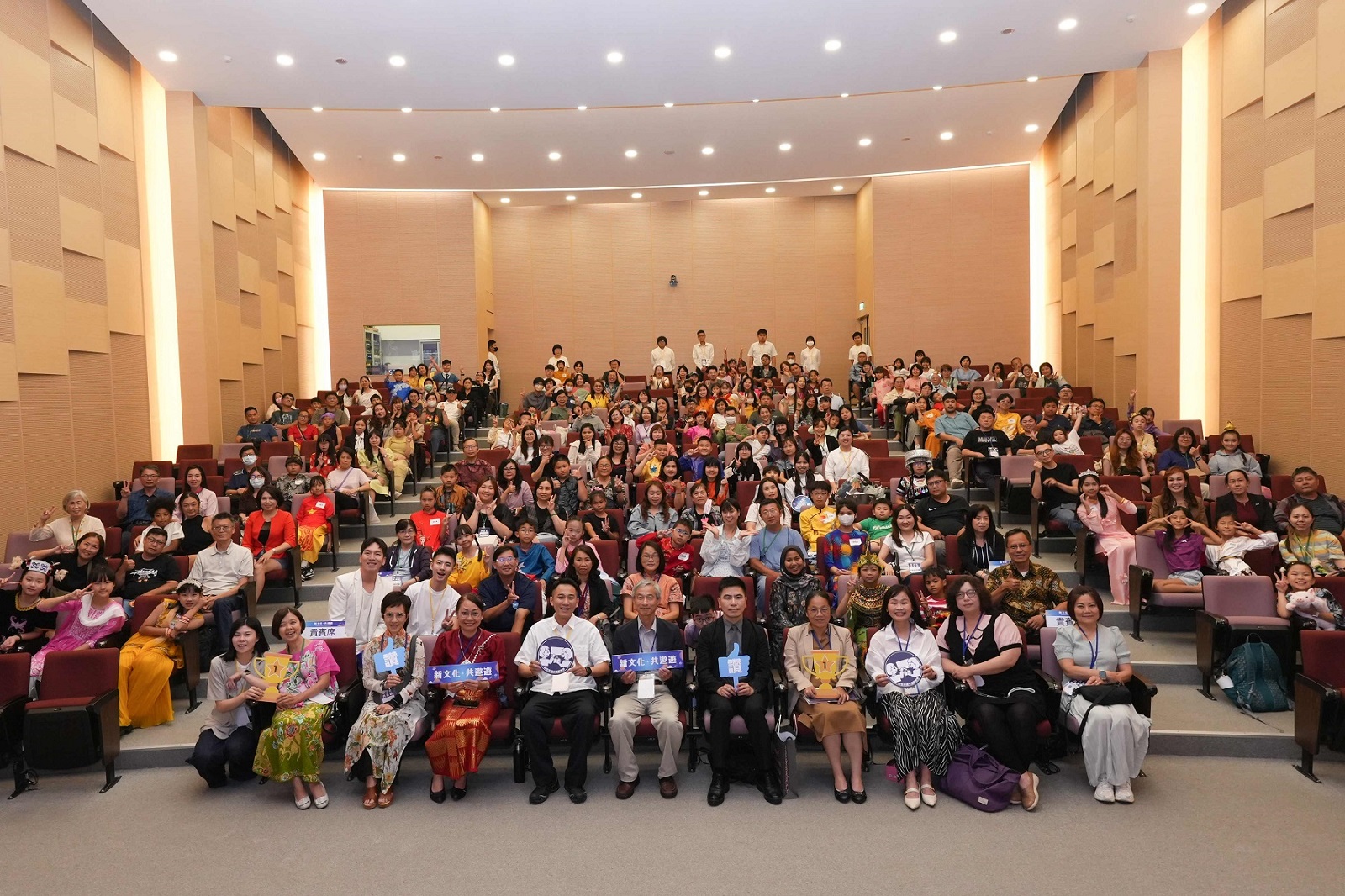 114學年全國新住民語文課程說故事比賽大合照