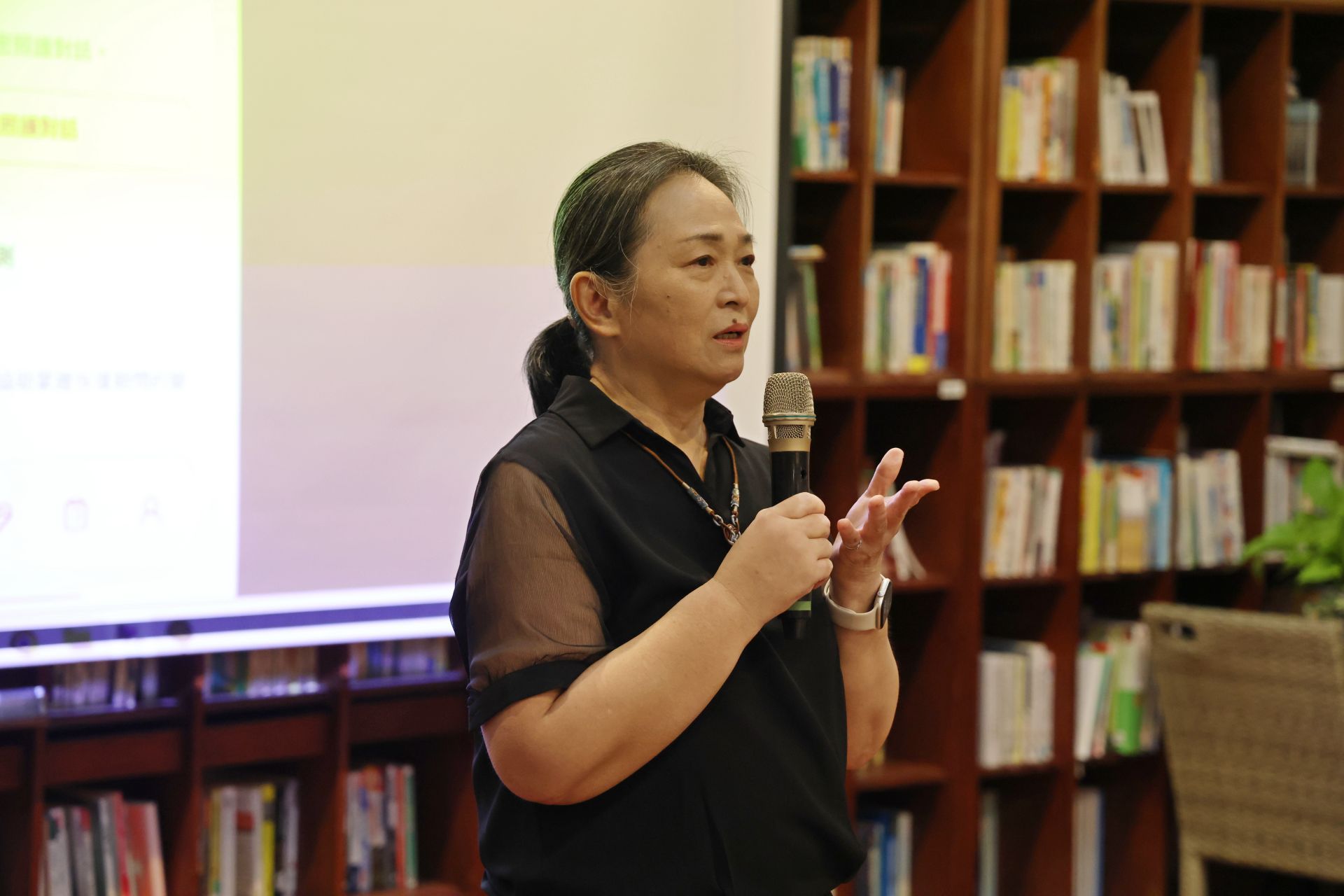 16年乳癌治療的慈馨聯誼會長高秀雲分享,對照16年的治療經驗,從護理阿難得到的資訊,明顯讓人更安心信服。