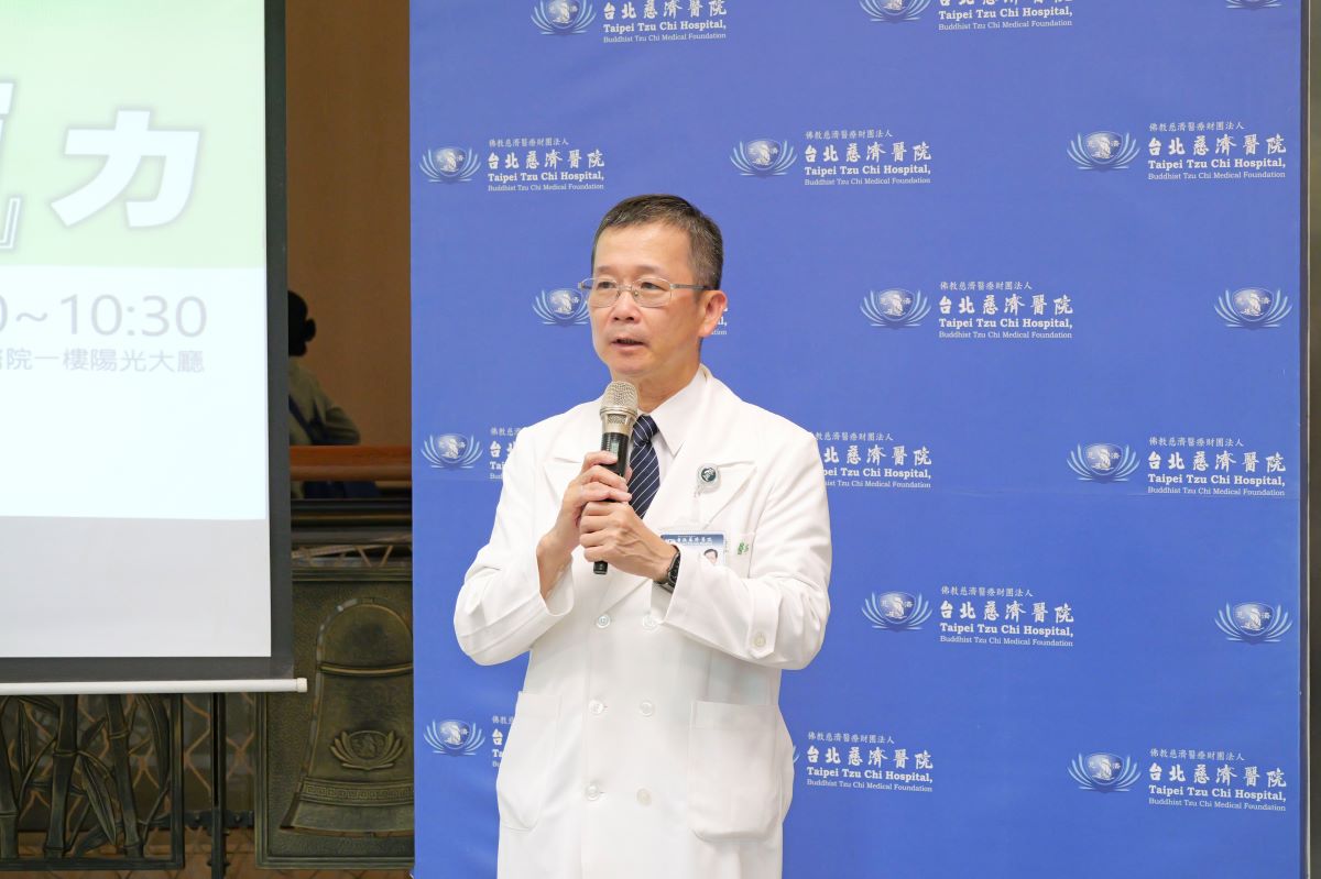 何景良副院長致詞中呼籲肺癌的高風險民眾須定期篩檢,才能及早發現、及早治療。