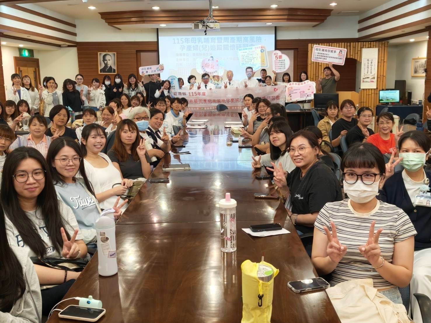 大林慈濟醫院自民國106年起攜手嘉義縣衛生局,持續推動「周產期高風險孕產婦(兒)追蹤關懷計畫」,多年來透過專業醫療與跨團隊合作。