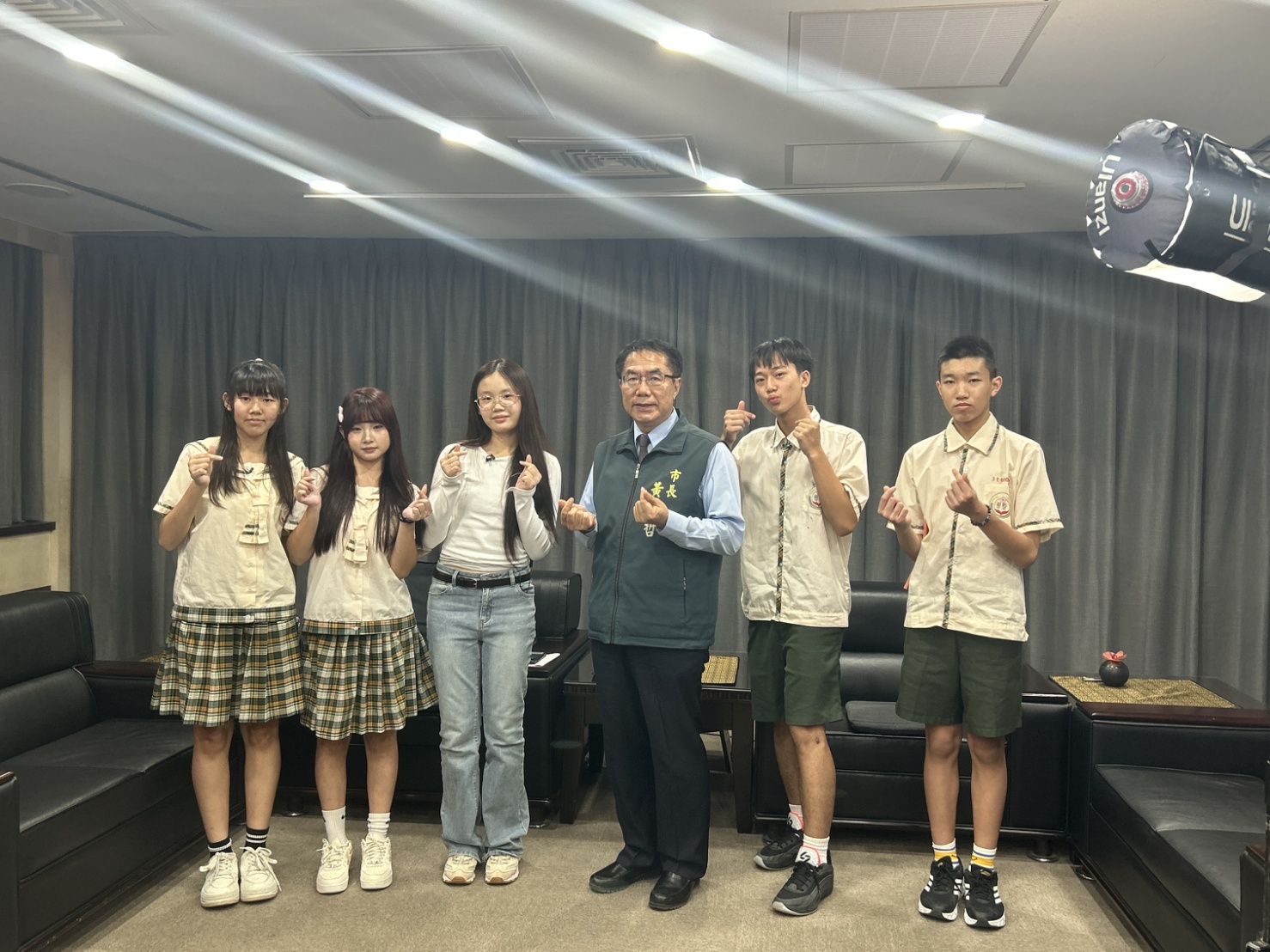 臺南國中生化身一日貼身觀察員,與市長黃偉哲對談