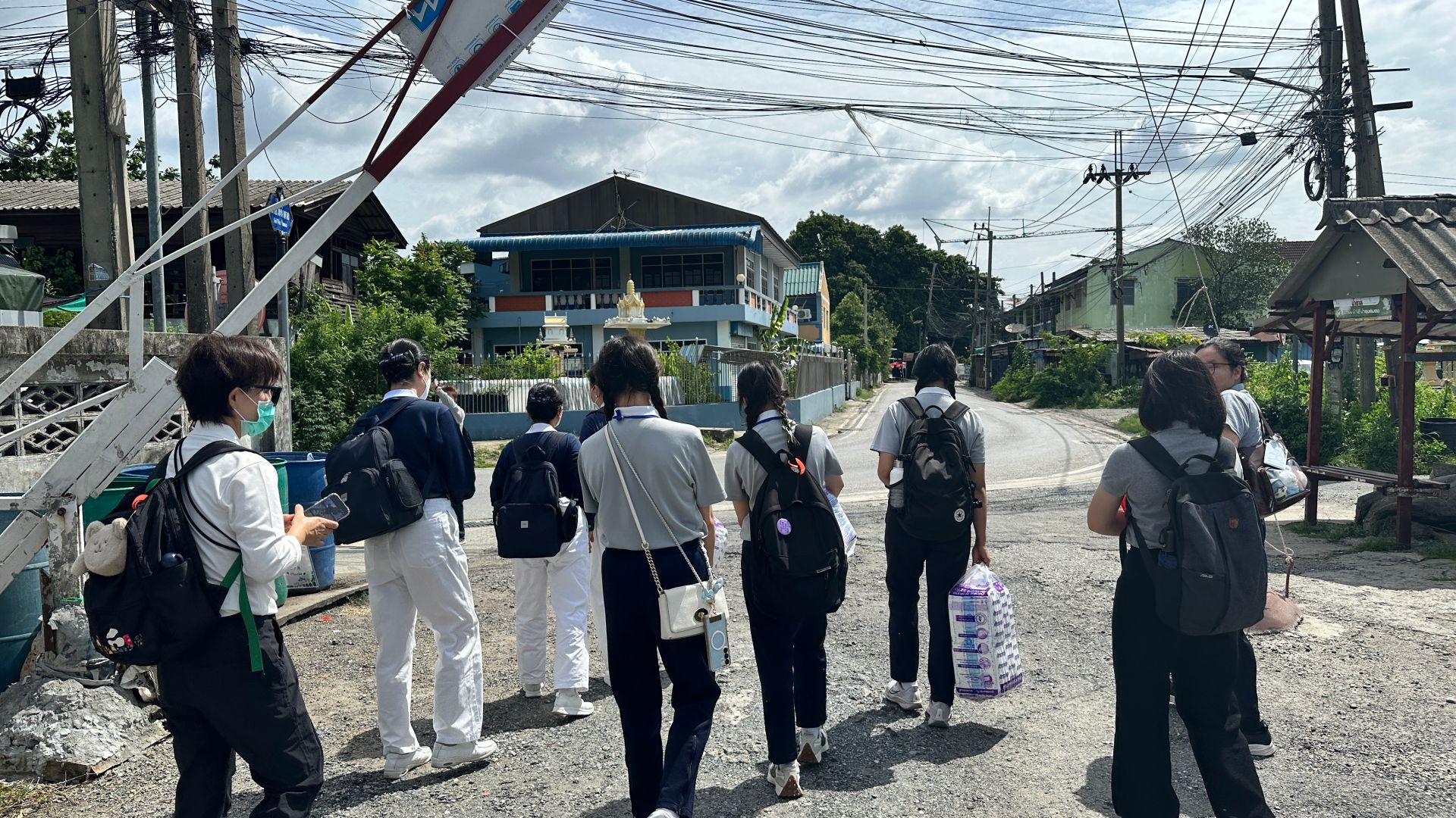 走進泰國社區看見不同人生 學生從「見苦」中學會惜福