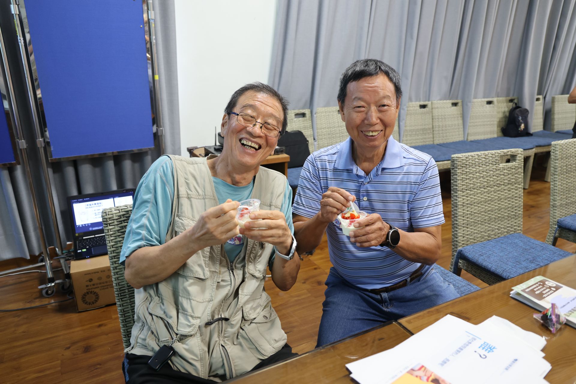 長者們在八周設計的課程中,透過正念以及接觸新事物,活絡人際互動並走出戶外,感受到由內到外的改變。