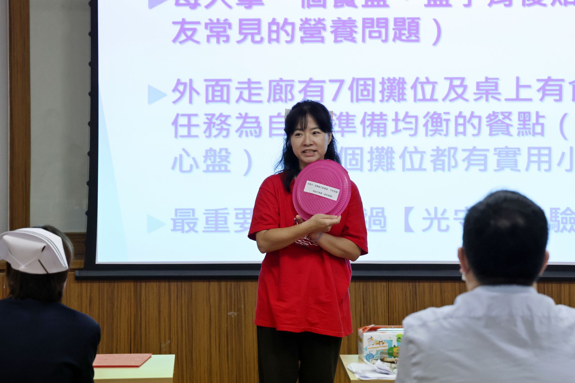 林佩萱營養師也特別設計頭頸癌專屬質地調適速查表，及餐桌上的四句魔法口訣，幫助病友及家屬記憶。