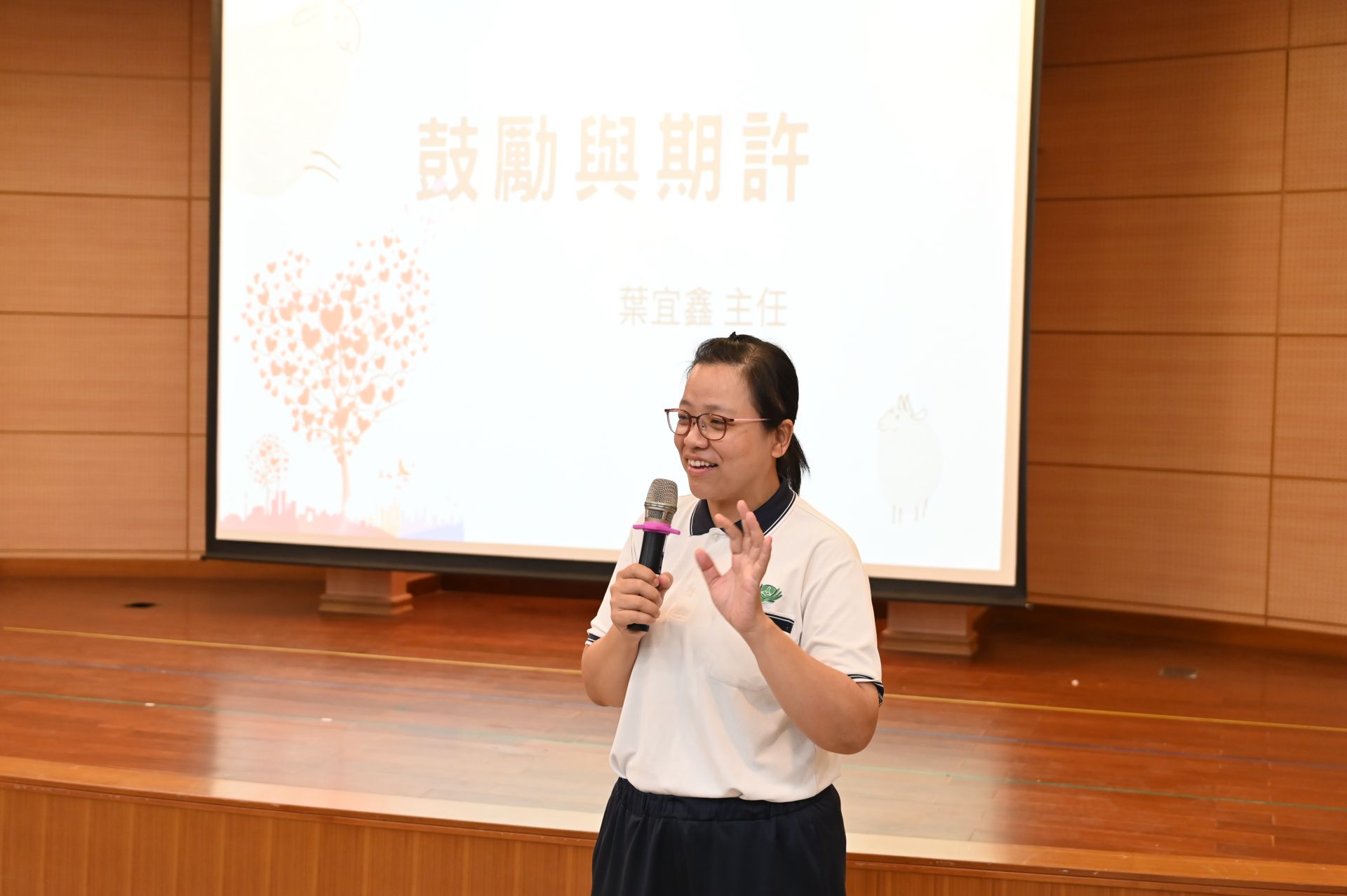 主任勉勵學生志工培養願意理解他人、歡喜付出的心
