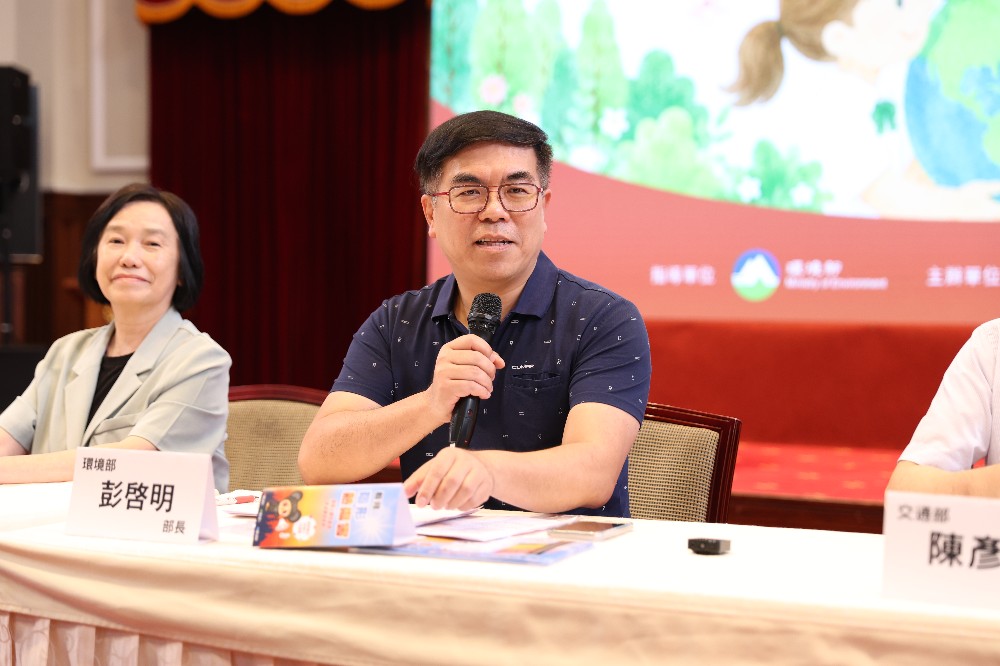 彭啓明部長於第一屆「兒童氣候變遷高峰會」和小小委員對話